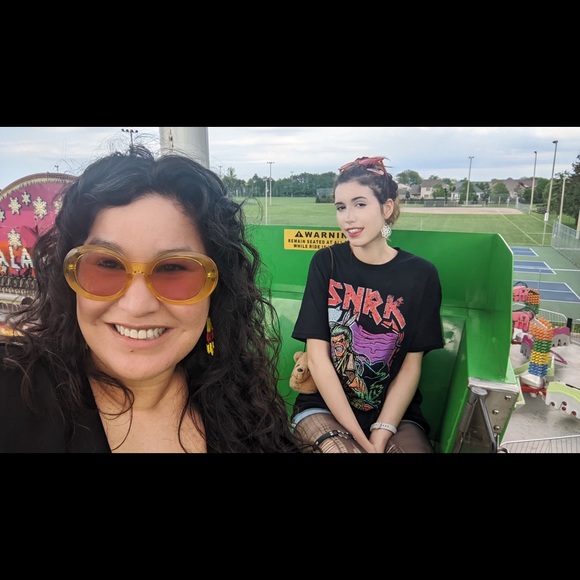 Meet your Posher, Izabelle - Picture 2 of 3